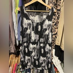 “Tahari” abstract print tank. Rayon/Spandex. Size 1X.